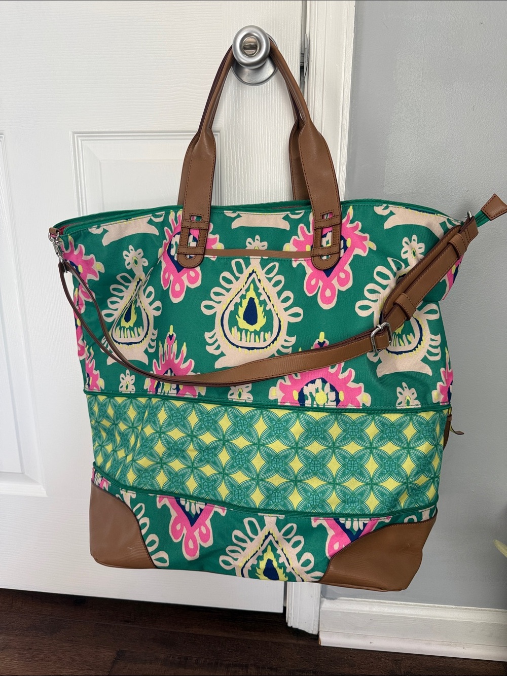Stella & Dot Getaway Expandable Bag